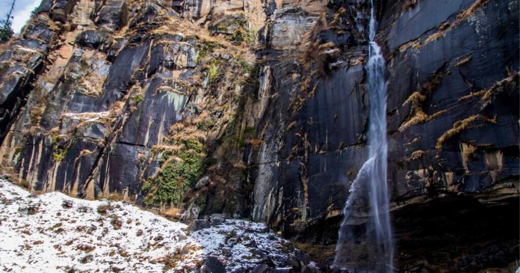 Jogini Waterfall, Manali