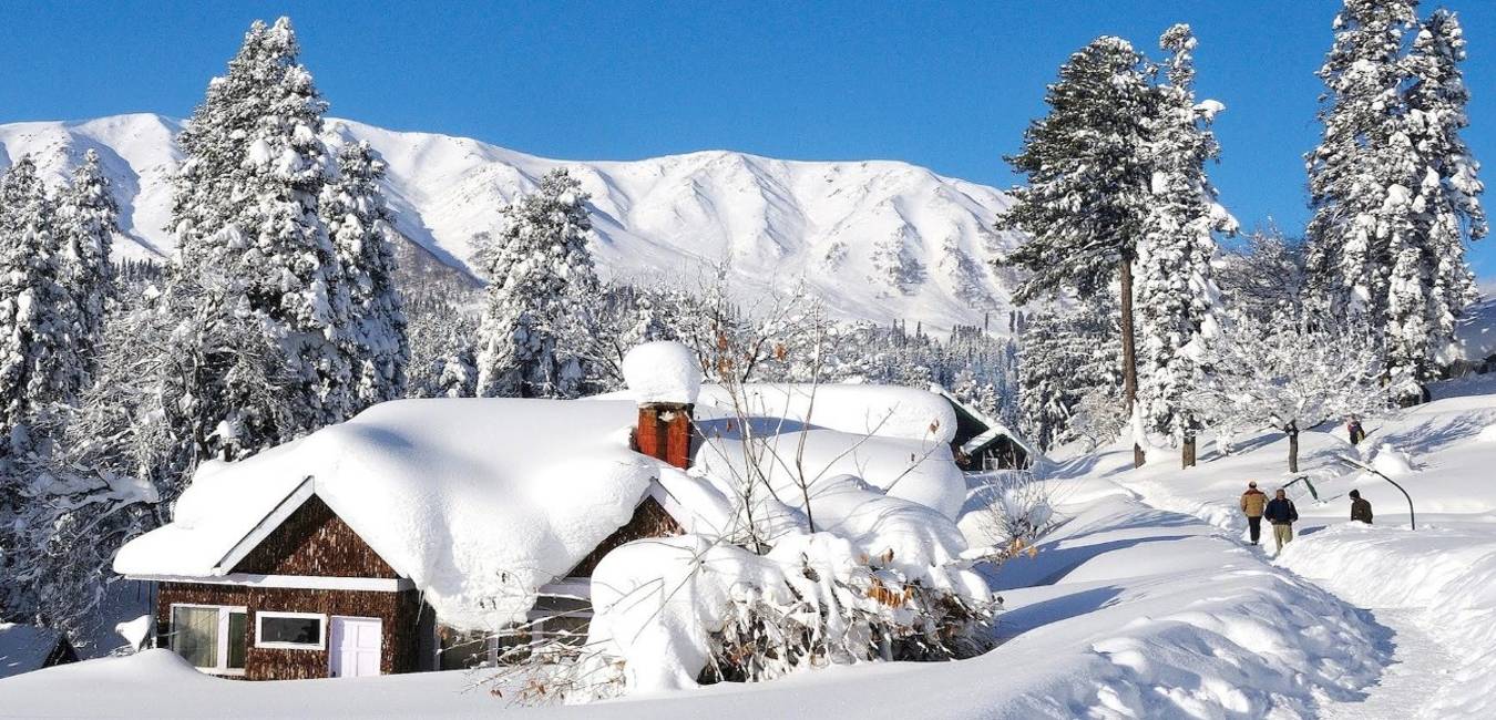 Read more about the article 8 Mesmerising Places To Witness Snowfall In India