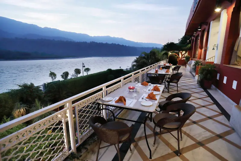 riverside cafe in rishikesh - thetripsuggest